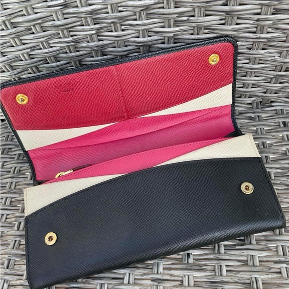 Prada Black Wallet - Picture 4 of 12